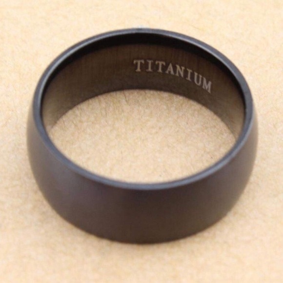 ⚠️ 1 LEFT! Men’s Black brushed titanium ring - Picture 2 of 8